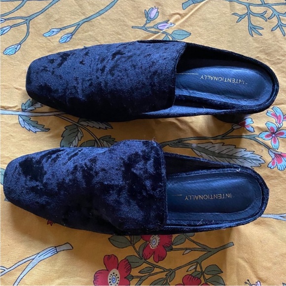 Like New Intentionally Blank Crushed Velvet Mules - Picture 3 of 3